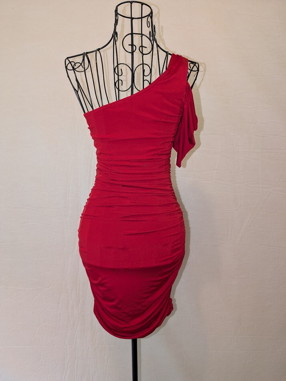 Bright Red Dress - Picture 3 of 4